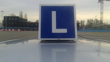 Element dekoracyjny - oznaczenie L na dachu samochodu