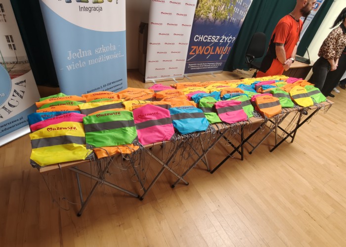 Zdjęcie 3. Zapewnione przez Urząd Marszałkowski Województwa Mazowieckiego w Warszawie zestawy „BRD”. (zdjęcie źródło: WORD w Warszawie).