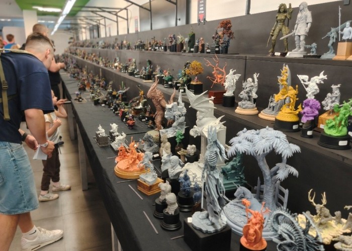 Zdjęcie 9. Figurki do malowania podczas Międzynarodowego Festiwalu Malarstwa Figurkowego i Gameingu „KONTRAST”. (zdjęcie źródło: WORD w Warszawie).
